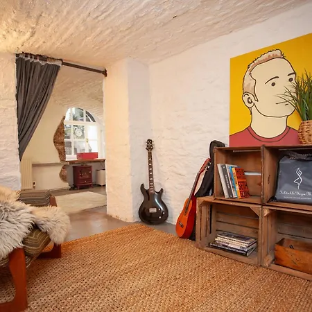 Higgihaus 1 #36-37 Royal York Crescent Apartment Bristol