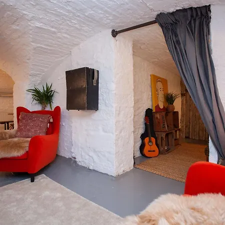 Higgihaus 1 #36-37 Royal York Crescent Apartment Bristol